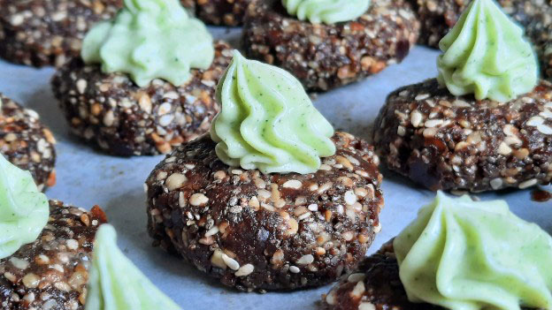 Frosted Raw Cacao Nettle Bites