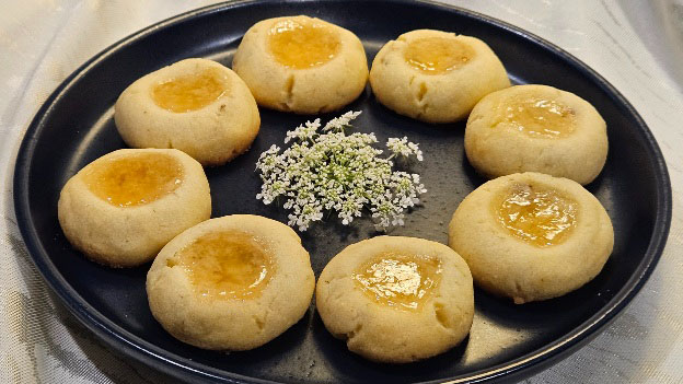 Queen Anne's Lace Thumbprint Cookies